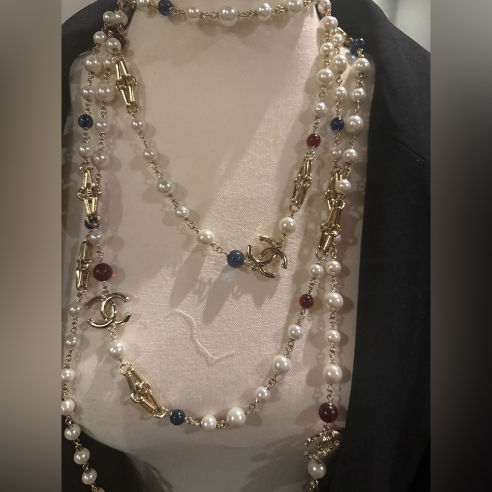 Beautiful Luxury Statement Piece!! - image 3